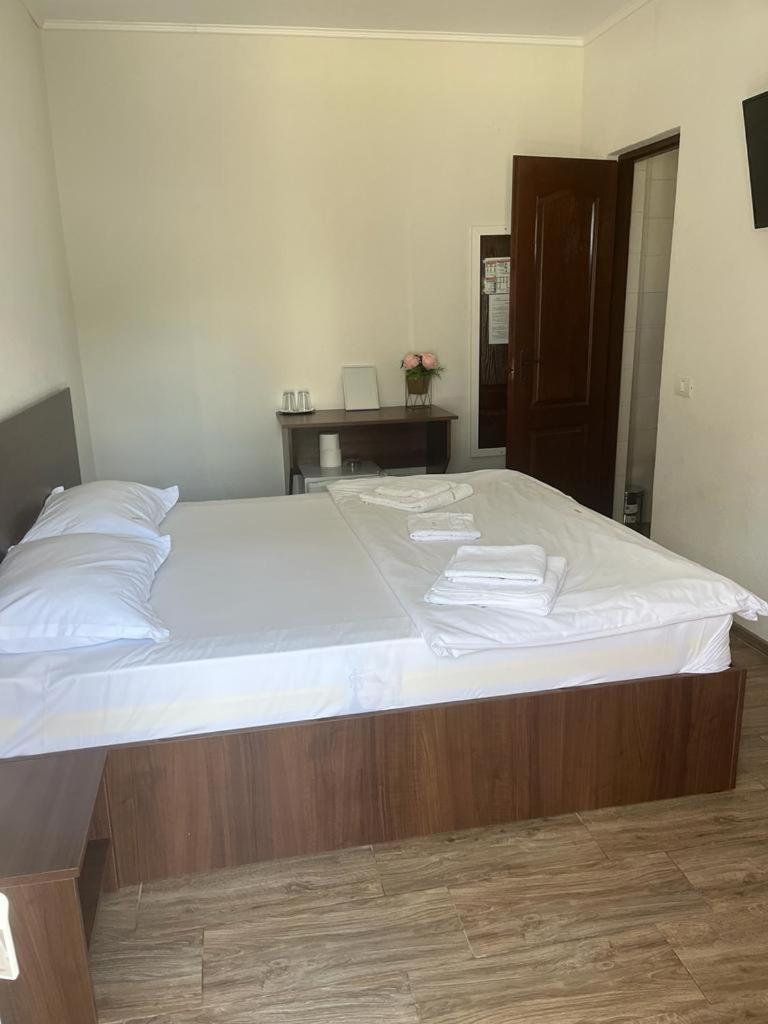 Vila Amir Vama Veche Bagian luar foto